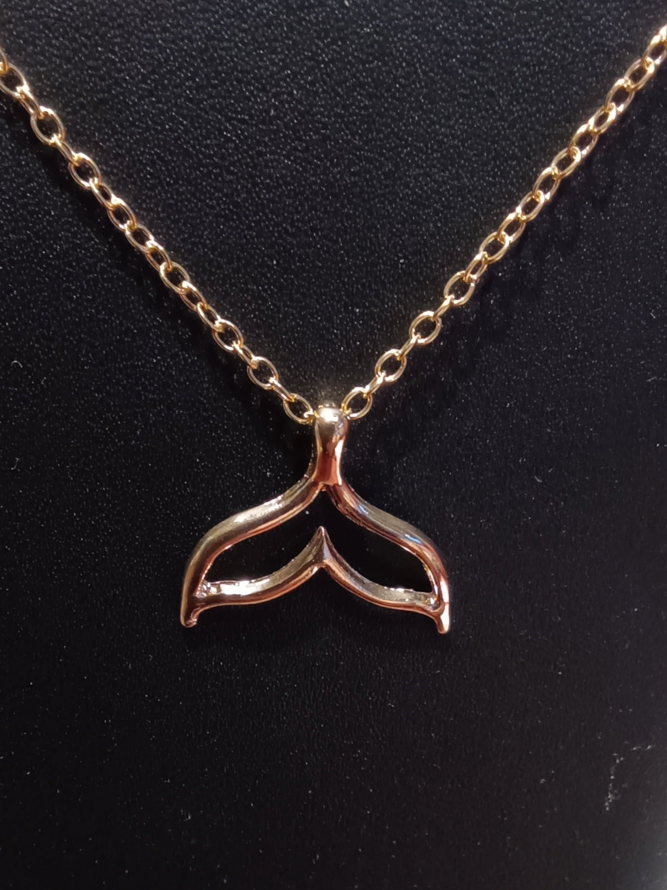 Edle Edelstahl Kette in Gold mit " Fischflossen"