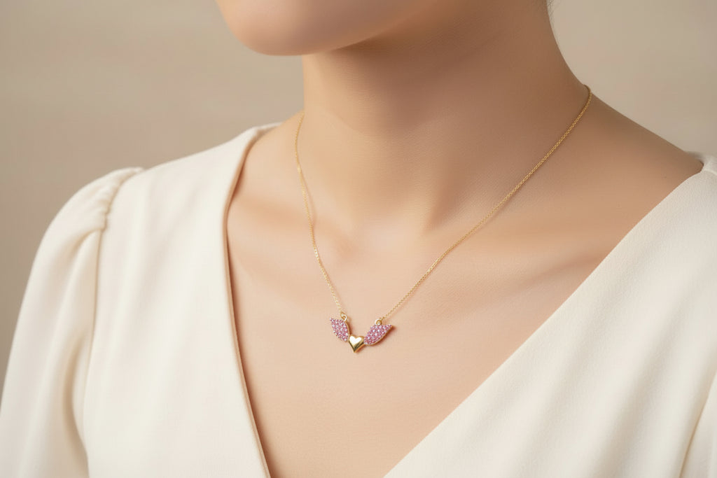 Halskette mit Herz und Engelsflügel
